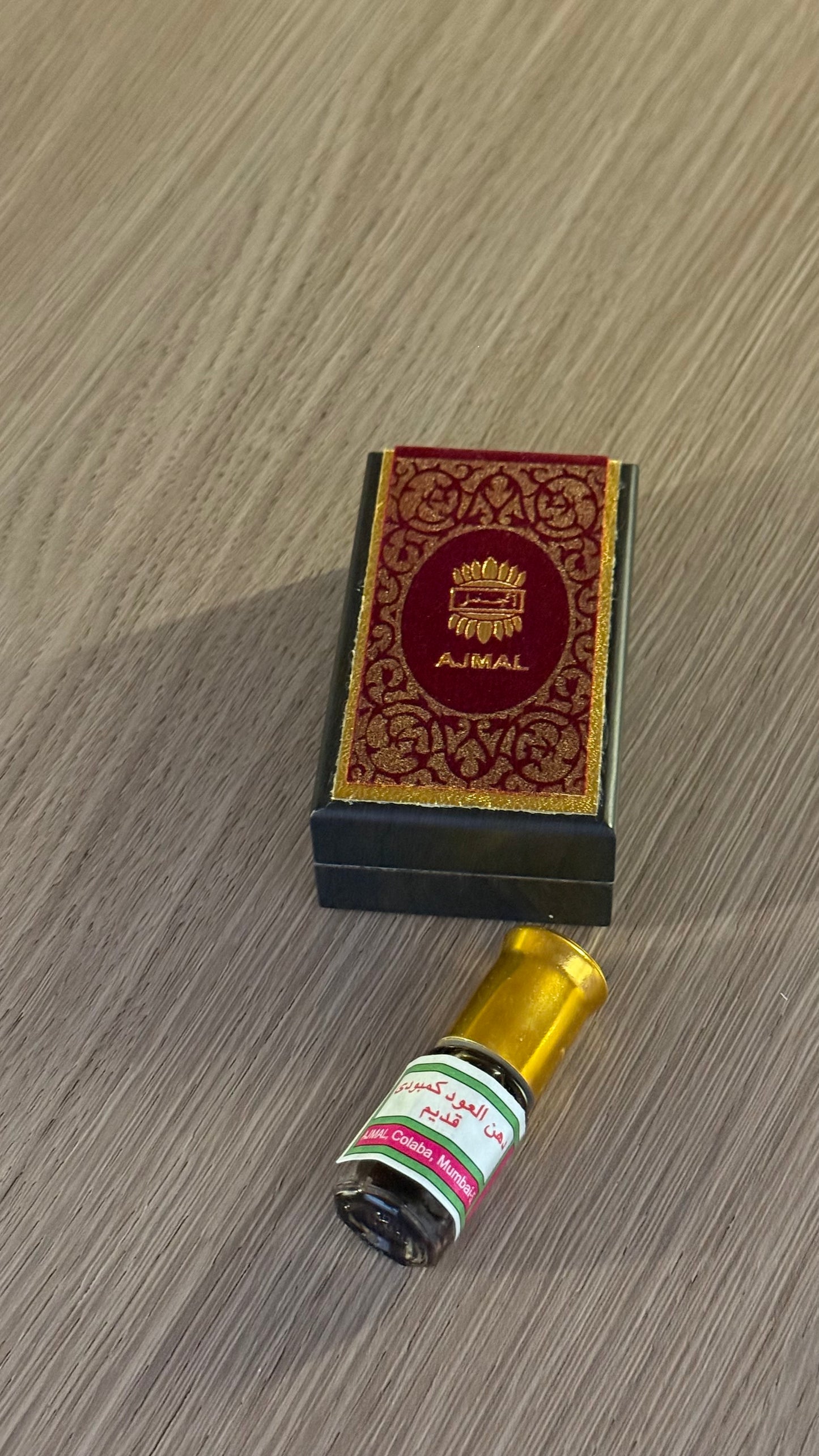 دهن عود كمبودي قديم بحجم ربع توله (٣مل)