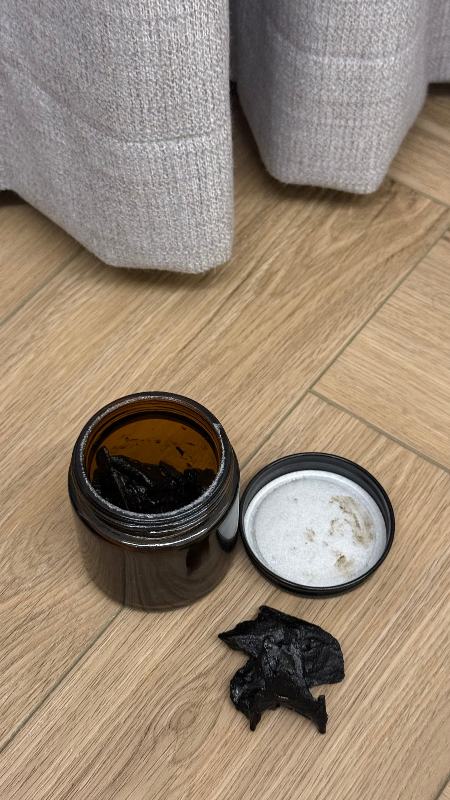 عود معطرنا (٢ ان ١ بالعنبر ) بحجم ٣٠ جرام