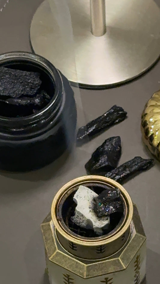 عود معطرنا (٢ ان ١ بالعنبر ) بحجم ٣٠ جرام