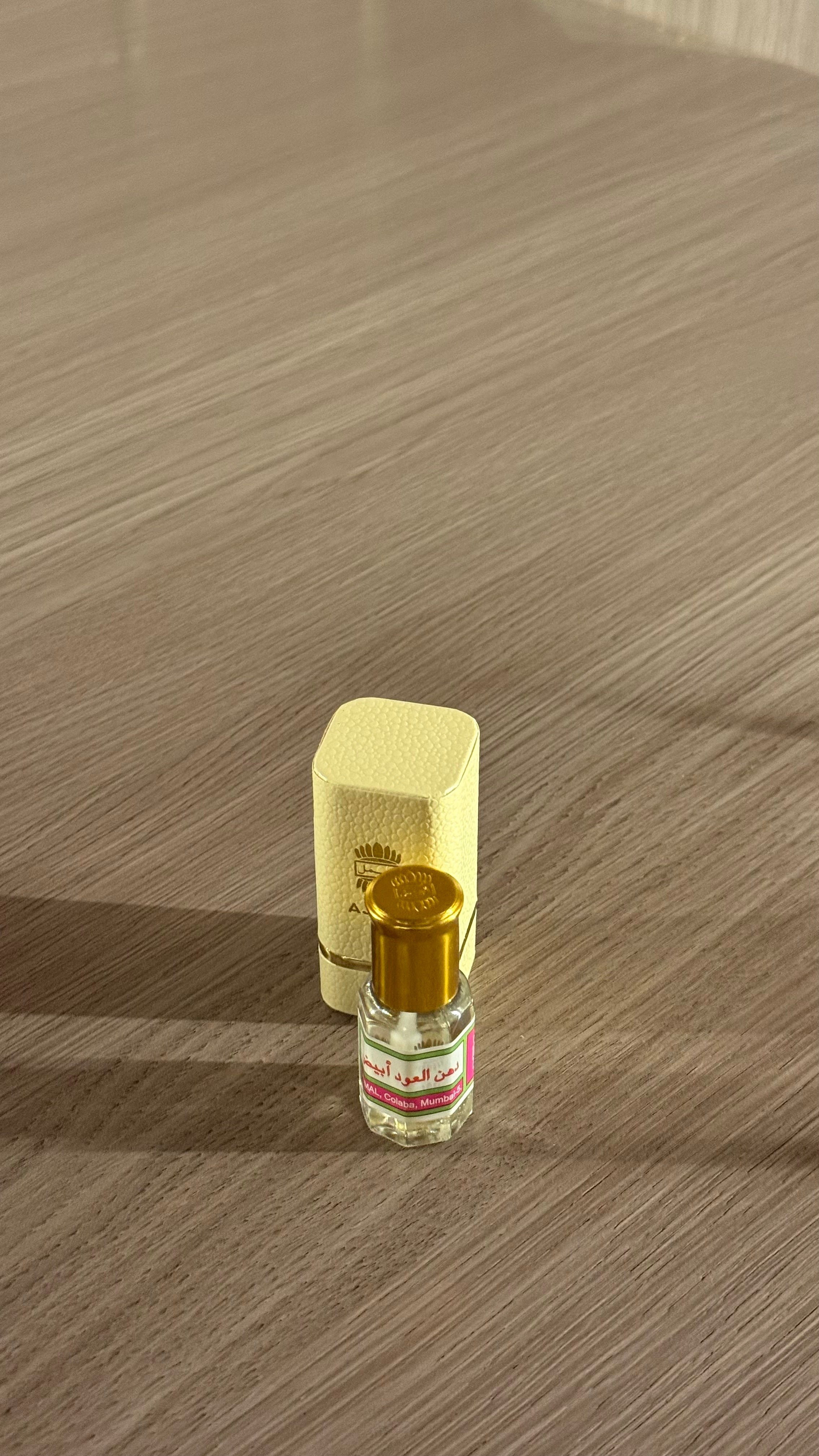 دهن عود ابيض بحجم نص توله (٦مل)