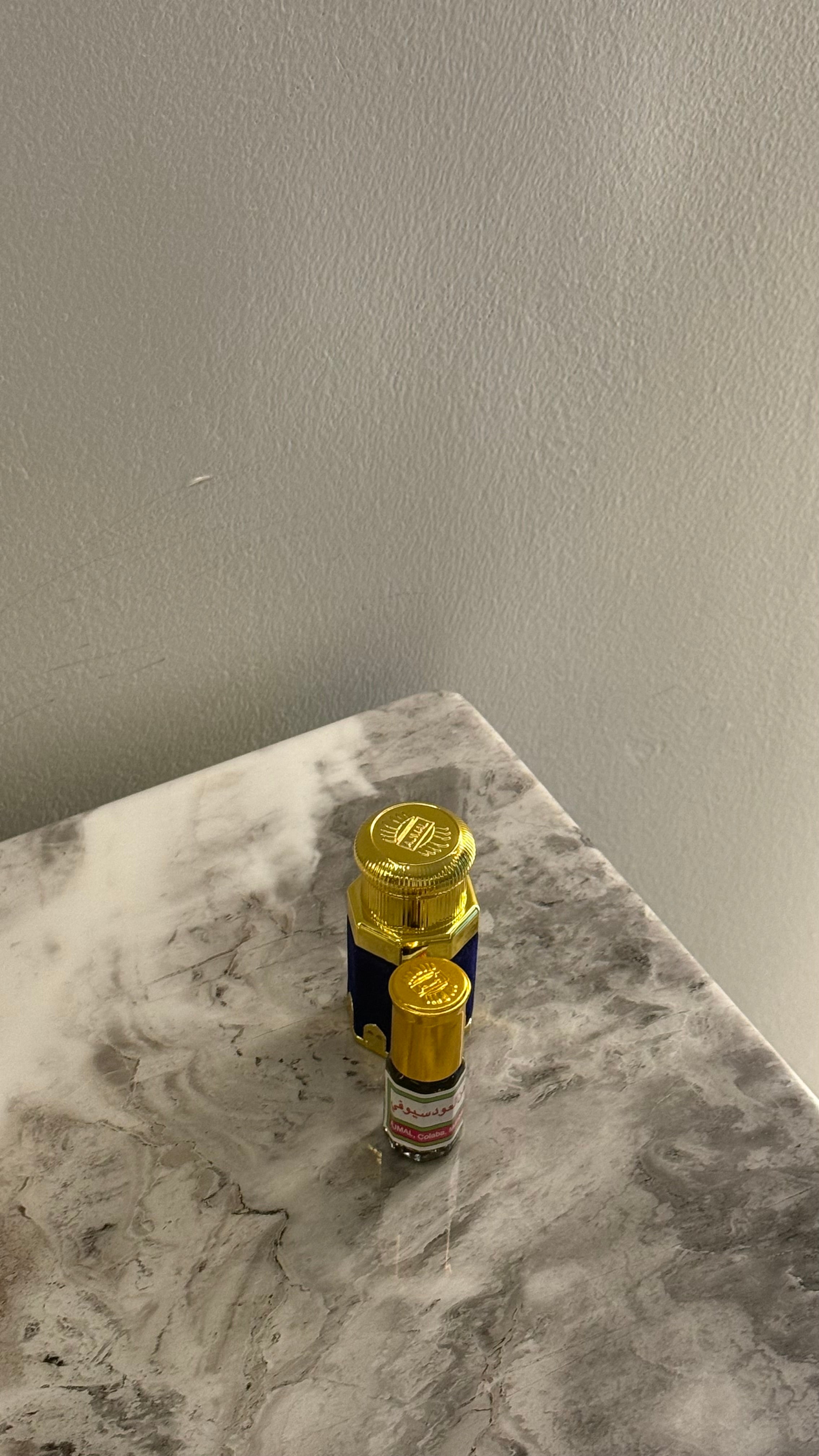 دهن عود سيوفي بحجم ربع توله (٣مل)