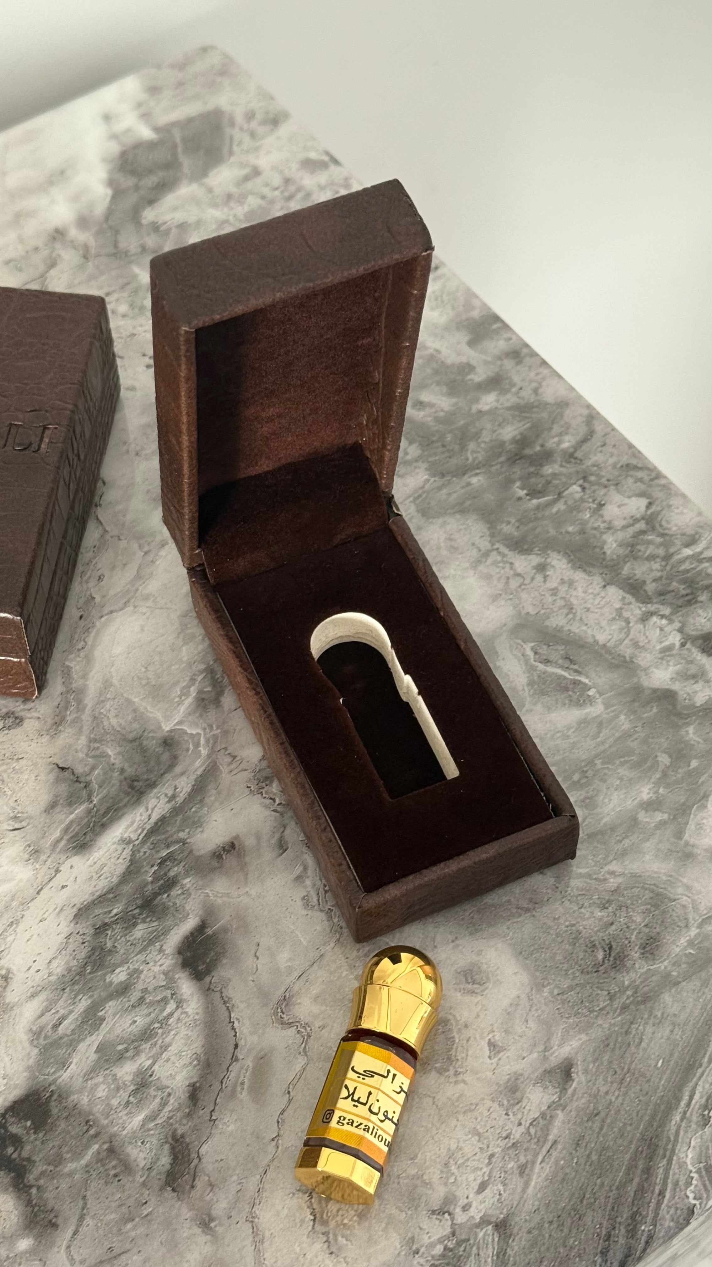 مجنون ليلا بحجم ربع توله (٣مل)