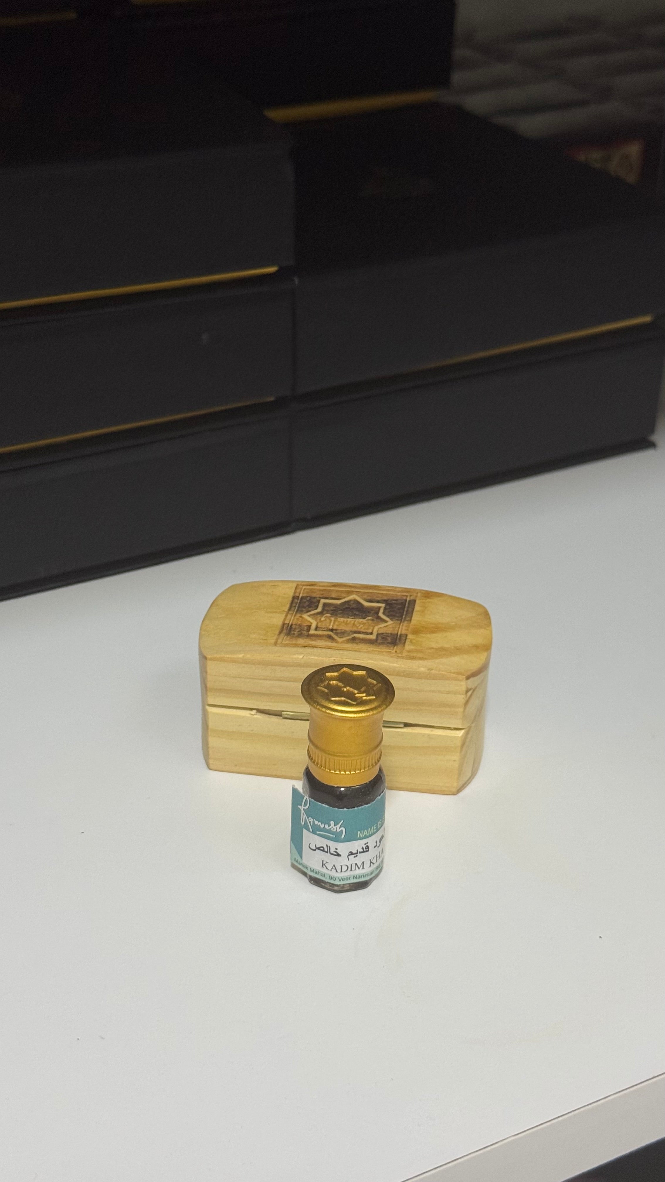 دهن عود قديم خالص بحجم ربع توله (٣مل)