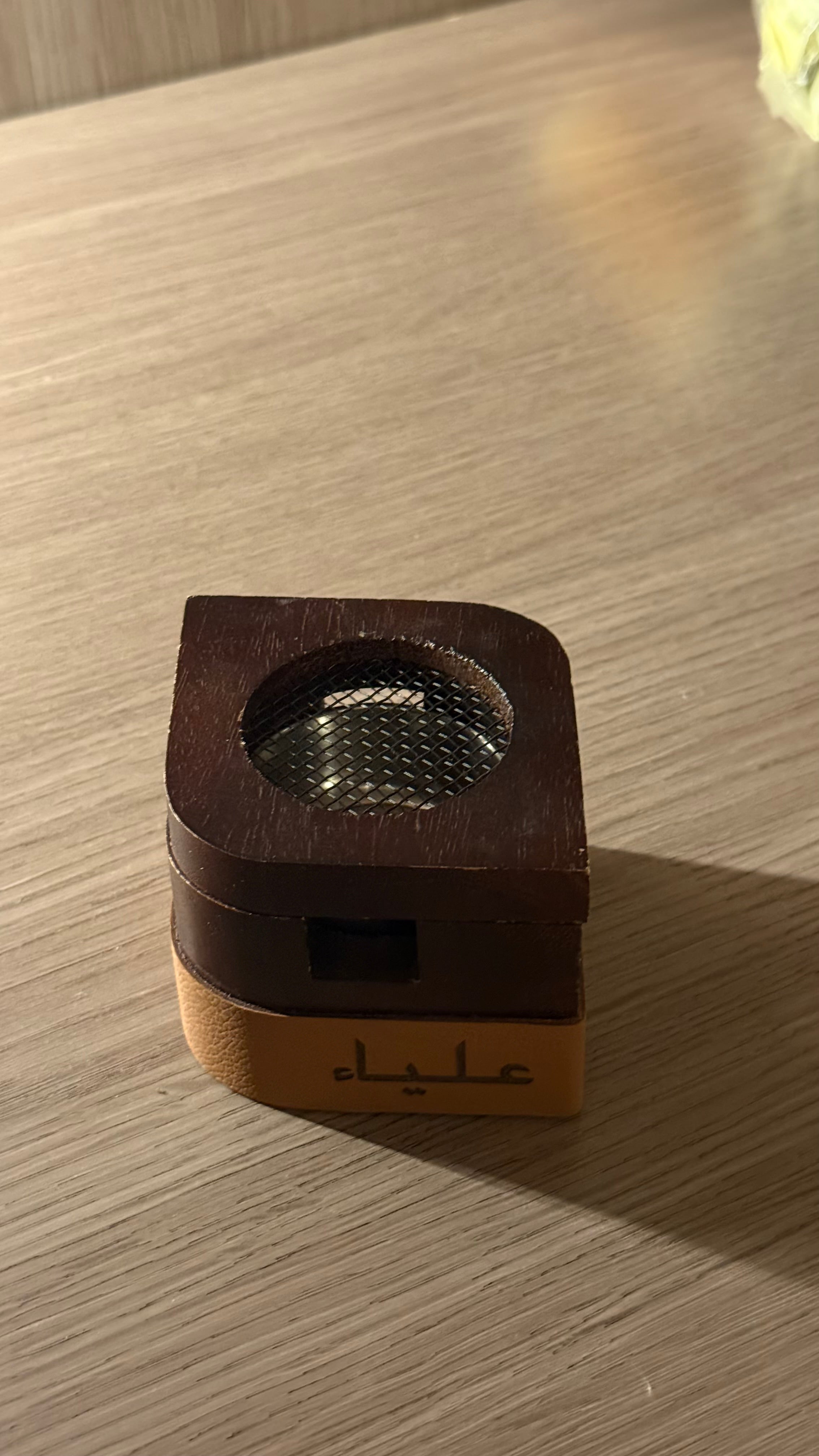 مدخن باسم علياء