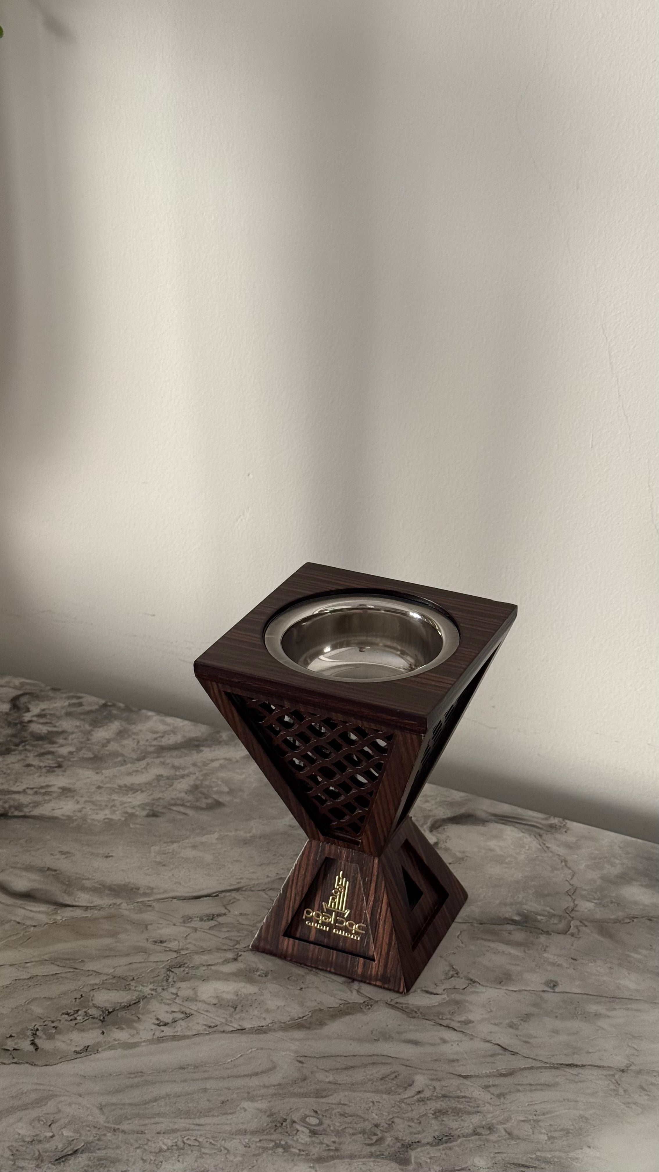 مدخن عود اهوم