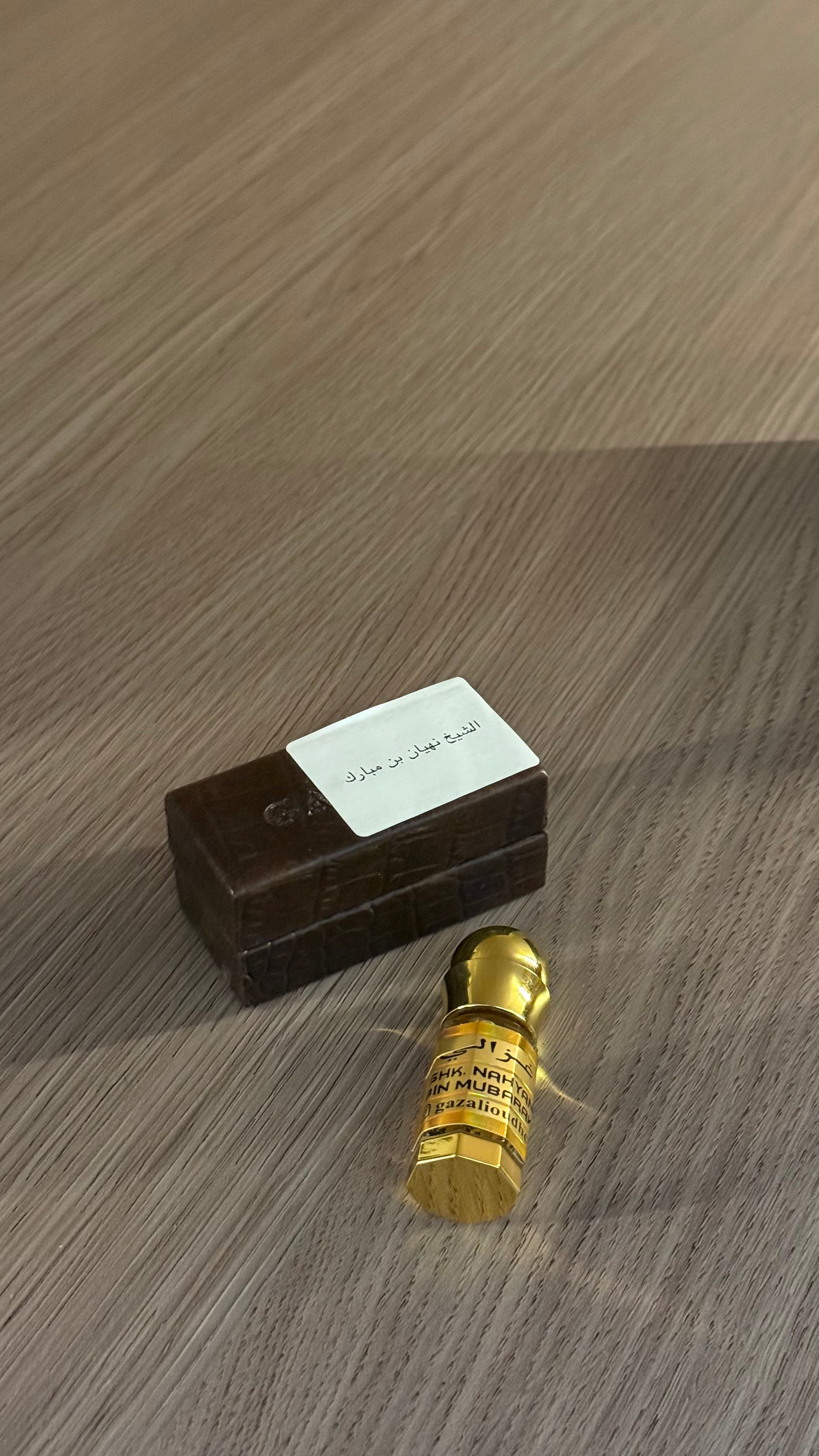 الشيخ نهيان بن مبارك بحجم ربع توله (٣مل)