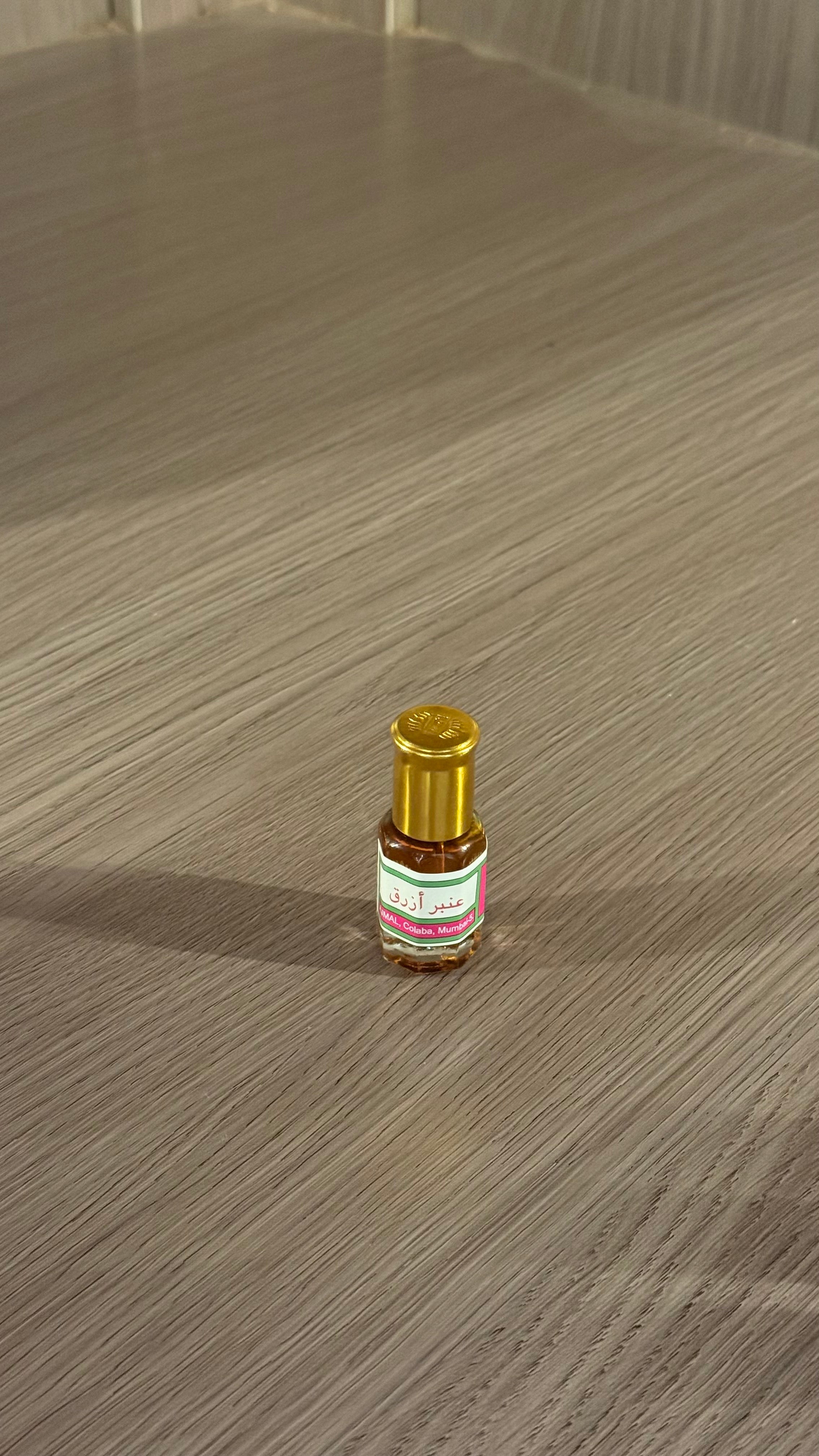 عنبر ازرق بحجم نص توله (٦مل)