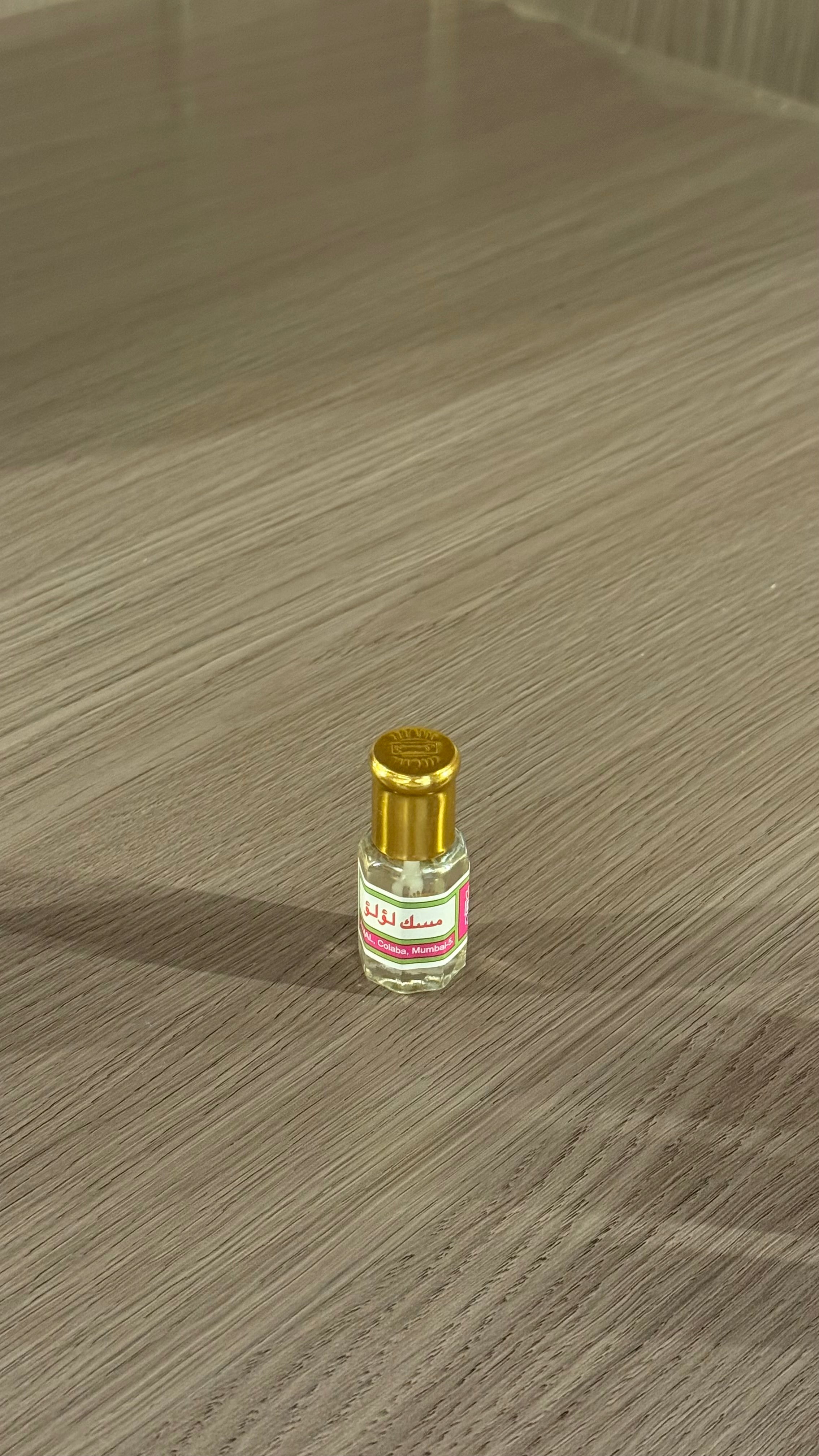 مسك لؤلؤ بحجم نص توله (٦مل)