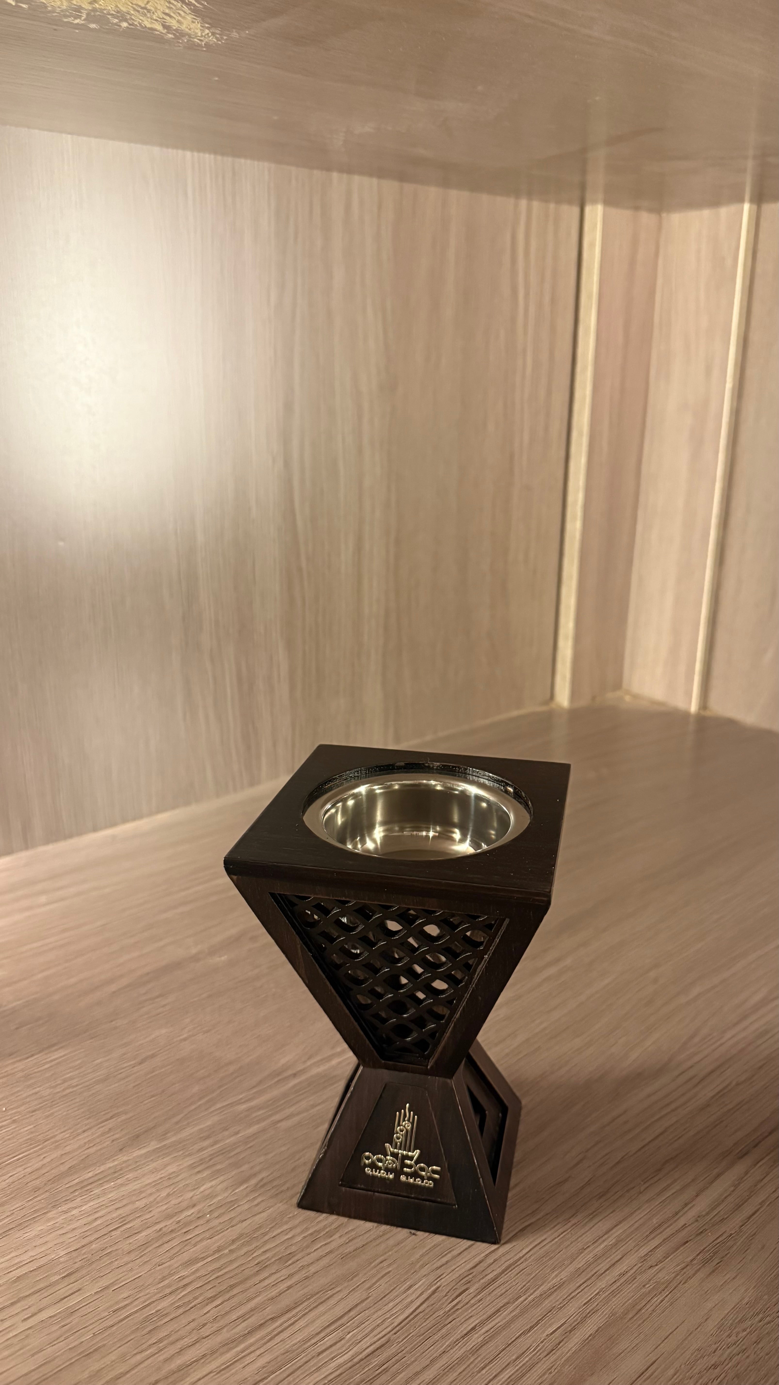 مدخن عود اهوم