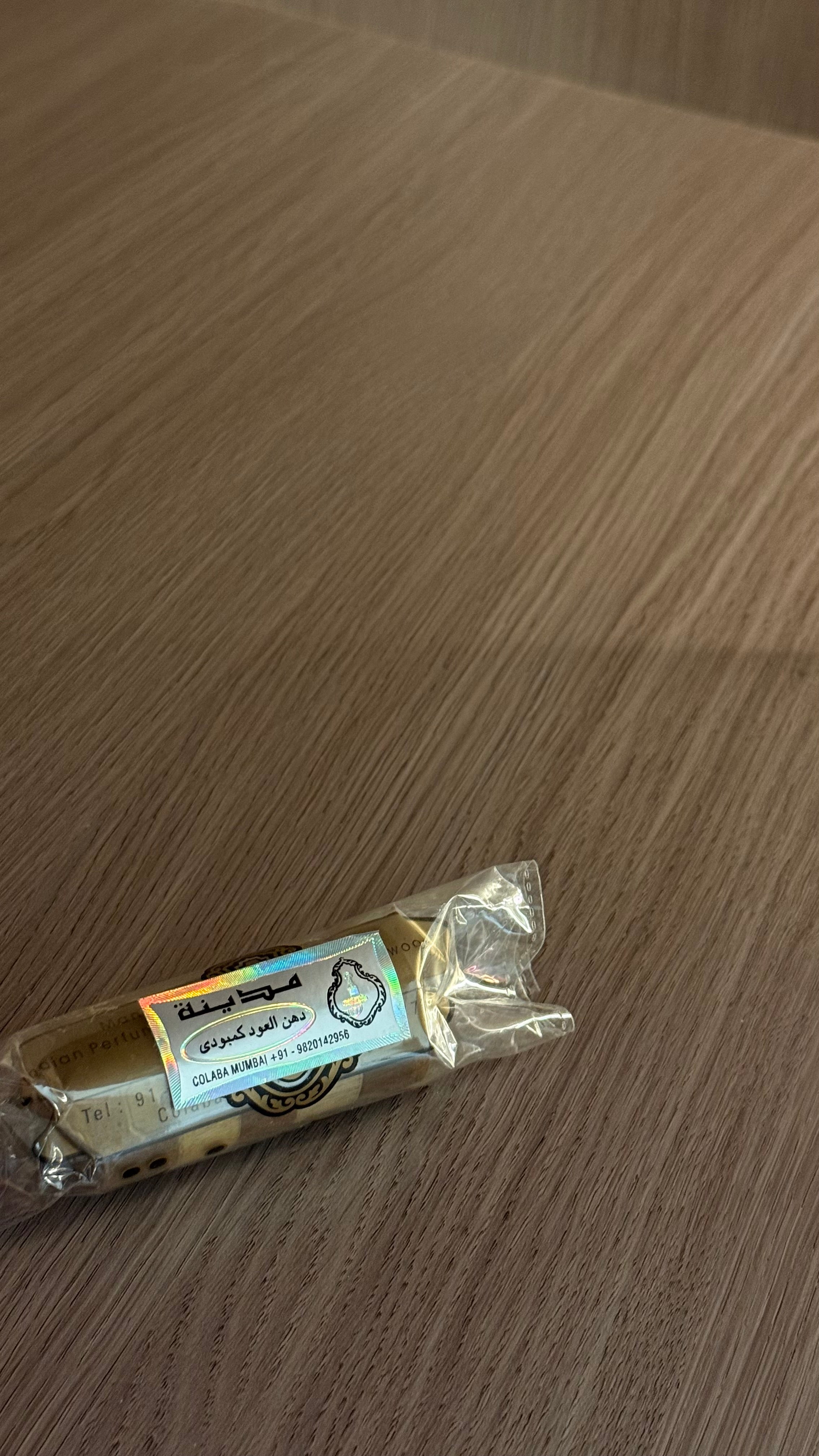 دهن عود كمبودي بحجم ربع توله (٣مل)